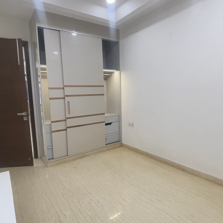 Room, rohini sector 24 3 Bedroom 1100 Sq.Ft. Builder Floor In Rohini Sector 24 Delhi 8935391