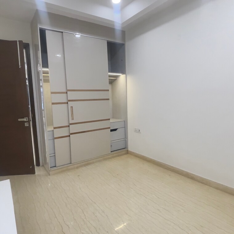 Room, rohini sector 24 3 Bedroom 1100 Sq.Ft. Builder Floor In Rohini Sector 24 Delhi 8935391