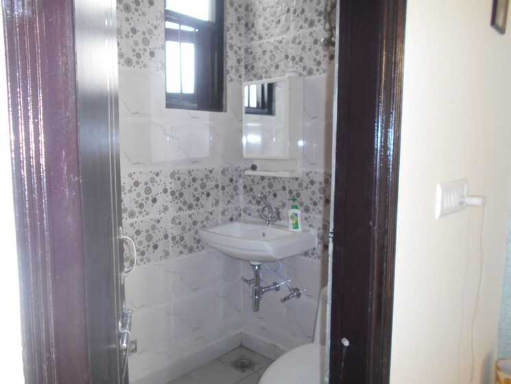 Bathroom, niti khand i 2 Bedroom 1000 Sq.Ft. Builder Floor In Niti Khand I Ghaziabad 8935431