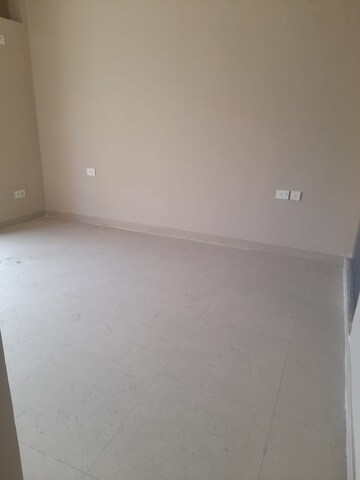 Room in 3.5 BHK Apartment at Shakti the Sky Lark  Apartment, Sector 52 – for Rent