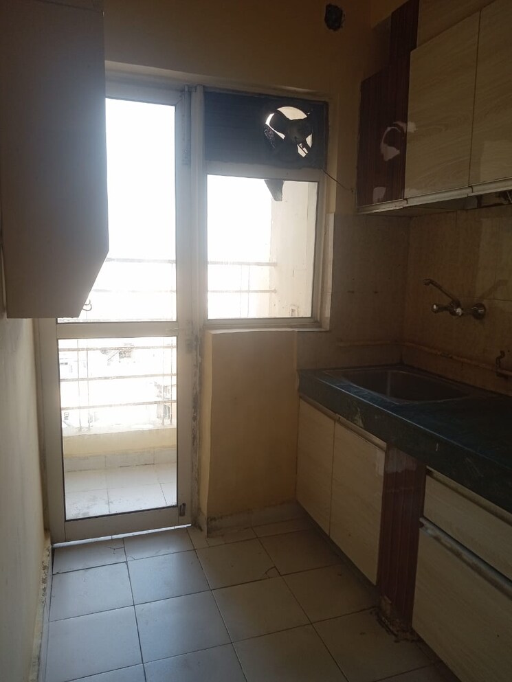 Kitchen, paras-tierea 3 Bedroom 1285 Sq.Ft. Apartment In Sector 137 Noida 8935445