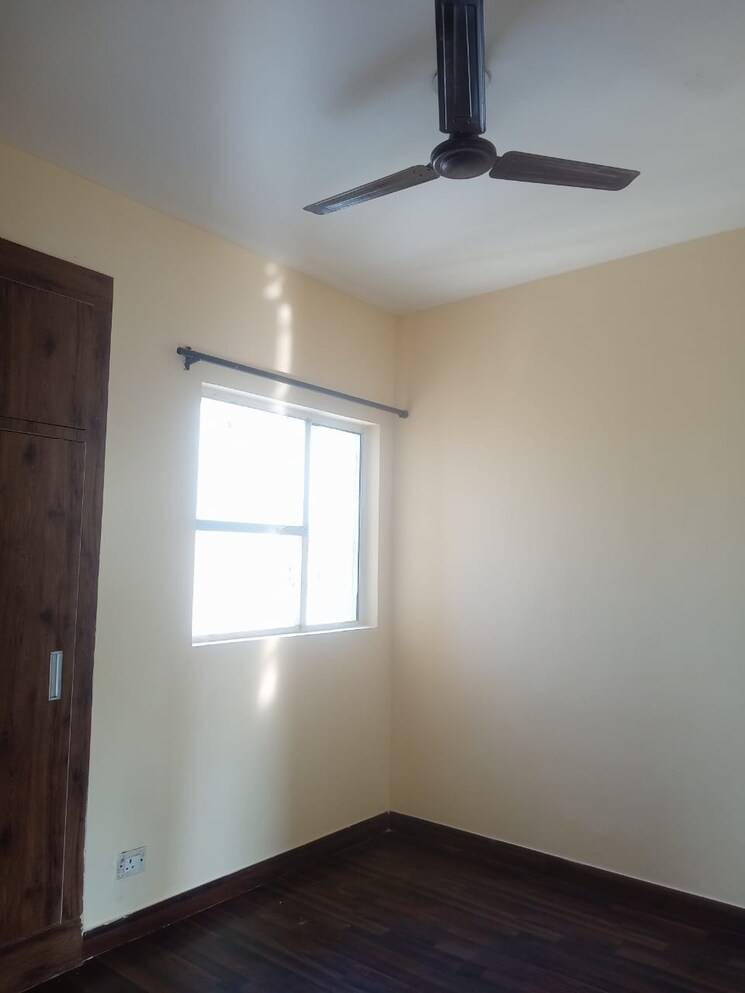 Room, paras-tierea 3 Bedroom 1285 Sq.Ft. Apartment In Sector 137 Noida 8935445