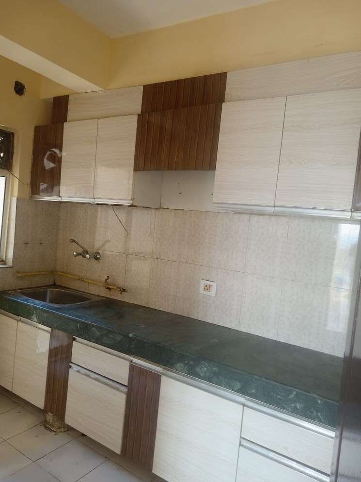Kitchen, paras-tierea 3 Bedroom 1285 Sq.Ft. Apartment In Sector 137 Noida 8935445