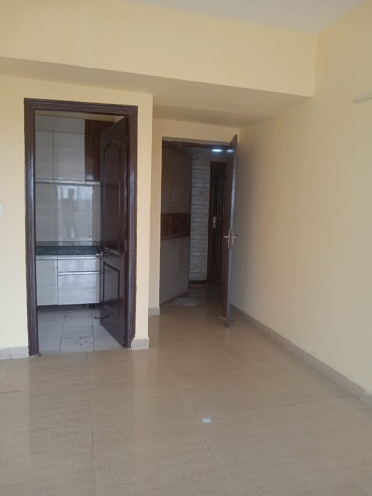 Room, paras-tierea 3 Bedroom 1285 Sq.Ft. Apartment In Sector 137 Noida 8935445