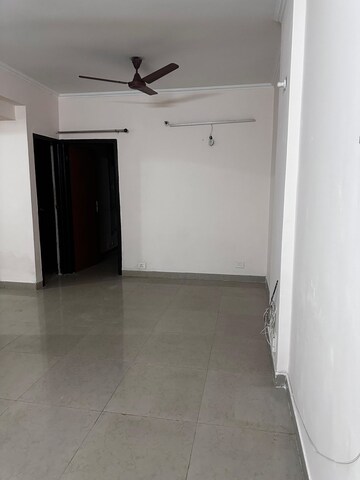 Room in 2 BHK Apartment at Supertech Ecociti, Sector 137 – for Rent
