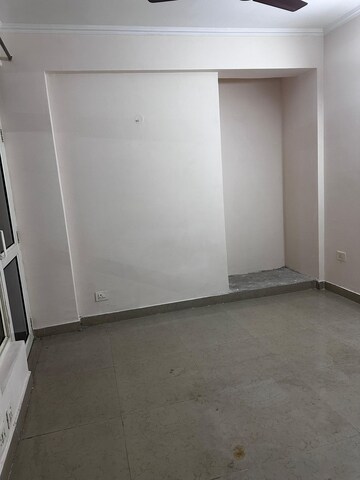 Room in 2 BHK Apartment at Supertech Ecociti, Sector 137 – for Rent