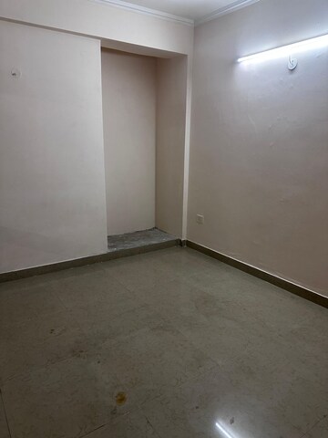Room in 2 BHK Apartment at Supertech Ecociti, Sector 137 – for Rent