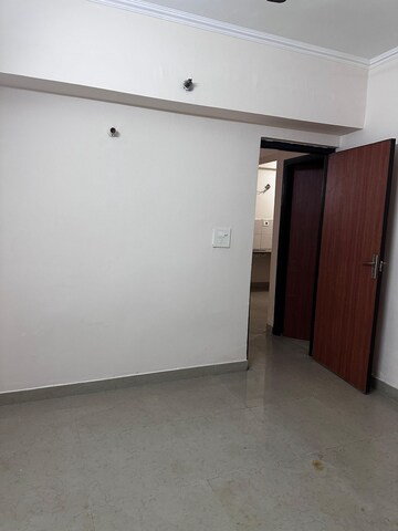 Room in 2 BHK Apartment at Supertech Ecociti, Sector 137 – for Rent