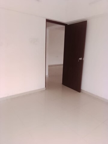 Room in 2 BHK Apartment at Vidyut CHS Goregaon, Goregaon West – for Rent
