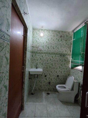 Bathroom in 2 BHK Apartment at Sadbhawna Apartment, Sector 46 – for Rent