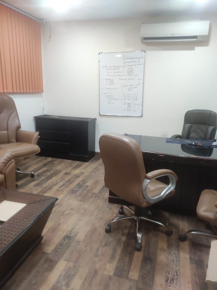 Living Room, sector 63 Commercial Office Space 1150 Sq.Ft. In Sector 63 Noida 8935451