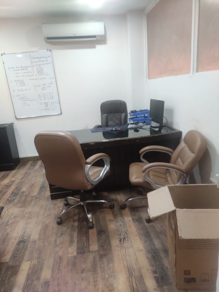 Living Room, sector 63 Commercial Office Space 1150 Sq.Ft. In Sector 63 Noida 8935451