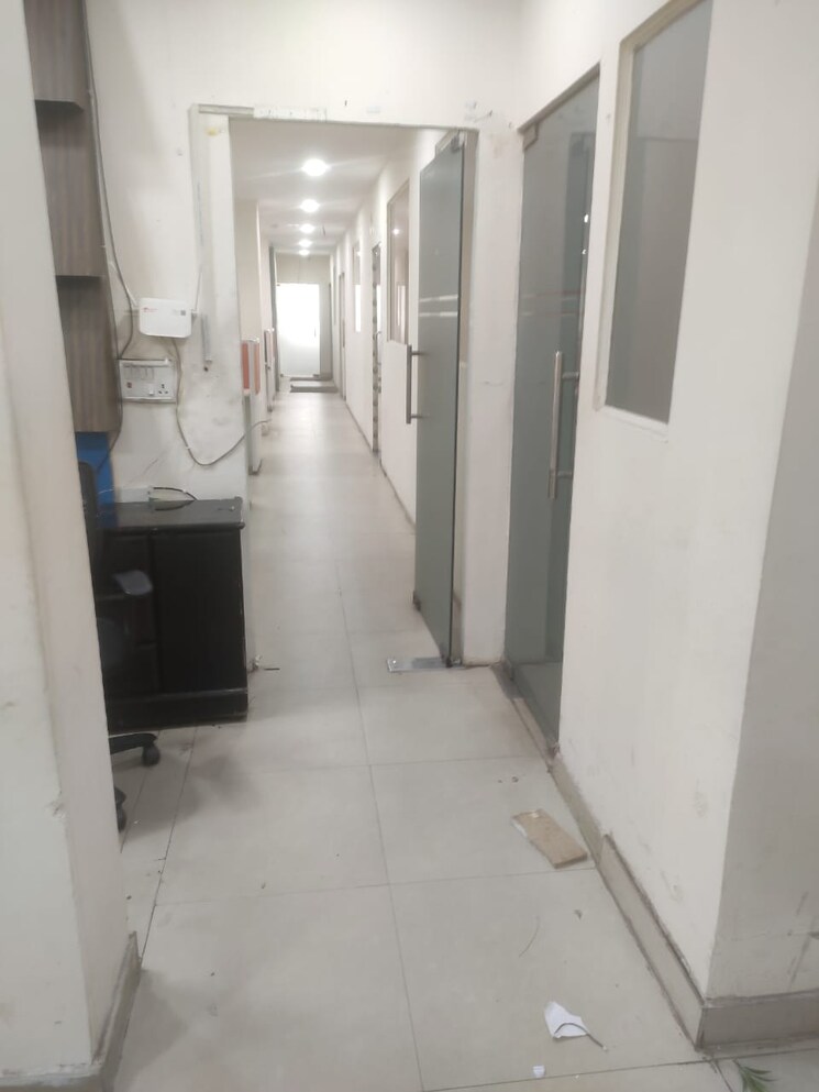 undefined, sector 63 Commercial Office Space 1150 Sq.Ft. In Sector 63 Noida 8935451