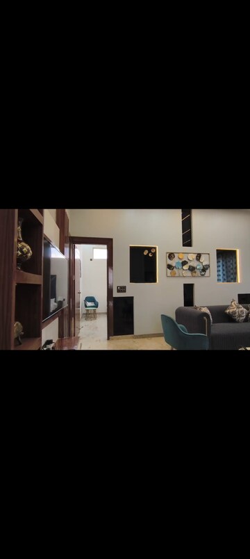Room in 3 BHK Penthouse at Sector 1 Greater Noida – for Rent