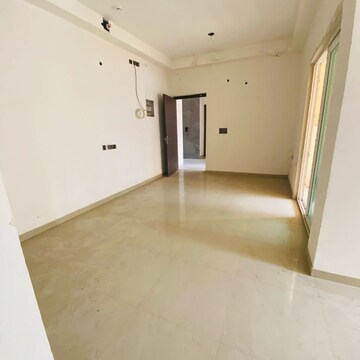 Room in 2.5 BHK Apartment at Elegant Splendour, Amrapali Dream Valley – for Sale