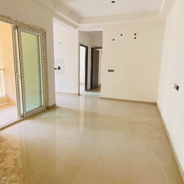 Room in 2.5 BHK Apartment at Elegant Splendour, Amrapali Dream Valley – for Sale