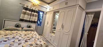 Team Area in 3 BHK Builder Floor at Lake Gardens – for Rent