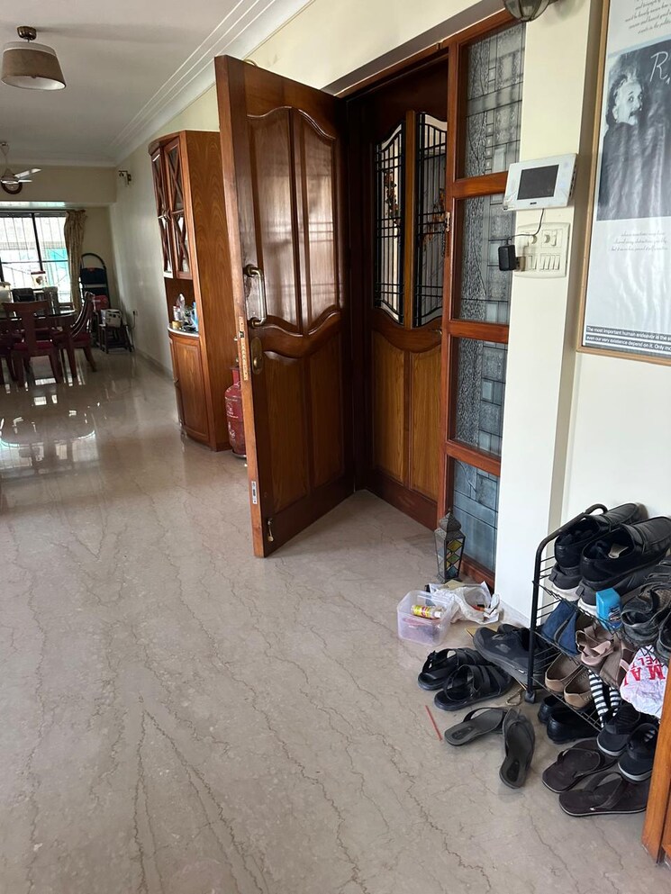  Parking, dadar west 4 Bedroom 2050 Sq.Ft. Apartment In Dadar West Mumbai 8935509