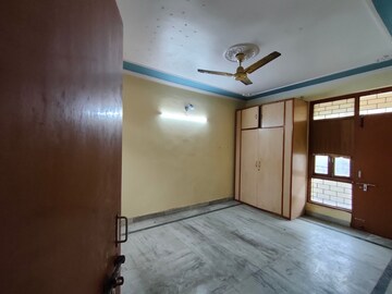 Room in 3 BHK Apartment at Saubhagya Apartments Faridabad, Sector 21d – for Rent