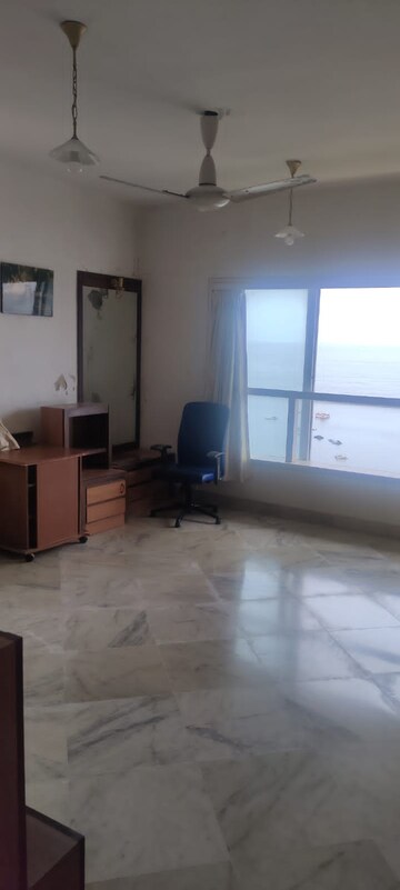 Room in 3 BHK Apartment at Maker Tower, Cuffe Parade – for Sale