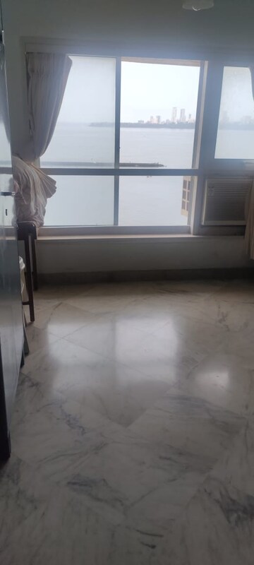 Room in 3 BHK Apartment at Maker Tower, Cuffe Parade – for Sale
