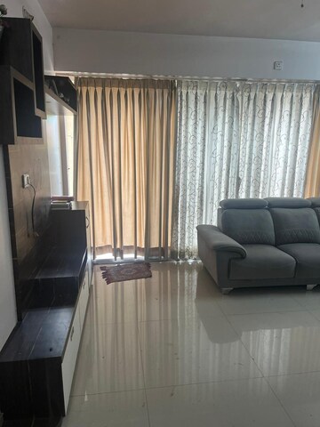 Room in 2 BHK Apartment at Kanakia Sirocco Grande, Punawale – for Rent