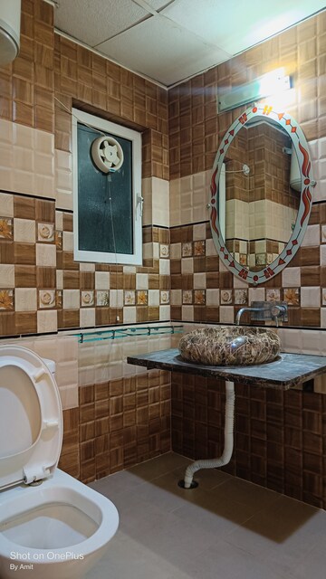 Attached Bathroom in 3 BHK Apartment at Omaxe Twin Towers, Sector 50 – for Rent