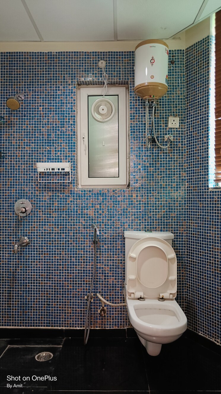 Bathroom, omaxe-twin-towers 3 Bedroom 2150 Sq.Ft. Apartment In Sector 50 Noida 8935639