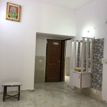 Room in 3.5 BHK Villa at Sector 23 – for Rent