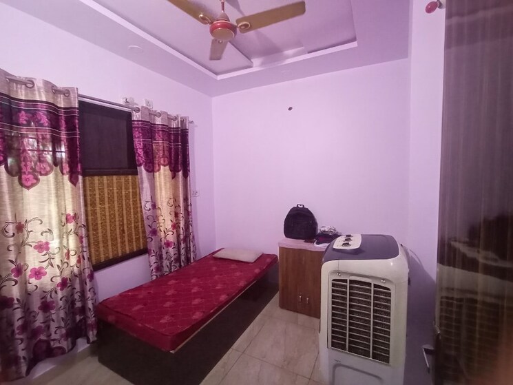Room, rohini sector 16 2 Bedroom 500 Sq.Ft. Builder Floor In Rohini Sector 16 Delhi 8935495