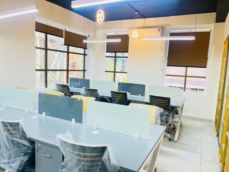 Team Area, vijay nagar Commercial Office Space 3000 Sq.Ft. In Vijay Nagar Indore 8935697