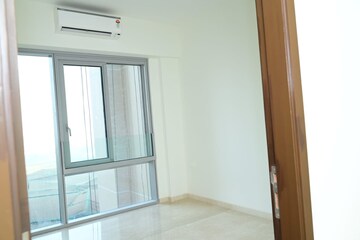 Room in 3 BHK Apartment at Piramal Aranya, Byculla – for Rent