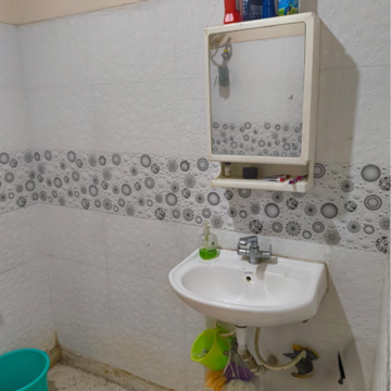 Bathroom in 1.5 BHK Villa at Sector 21 – for Rent