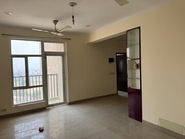 Room in 2 BHK Apartment at Gaur City 2 - 12th Avenue, Sector 16c Greater Noida – for Rent