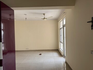 Room in 2 BHK Apartment at Gaur City 2 - 12th Avenue, Sector 16c Greater Noida – for Rent