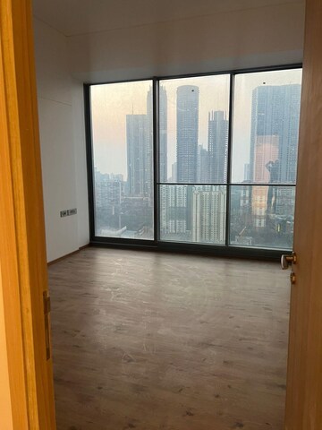 Room in 4 BHK Apartment at Rustomjee Crown, Prabhadevi – for Rent