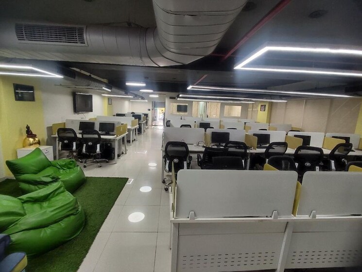 Team Area, scheme 140 Commercial Office Space 1950 Sq.Ft. In Scheme 140 Indore 8935750