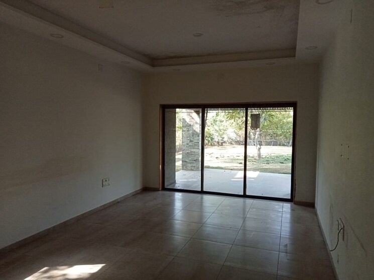 Room, sanathal 5 Bedroom 1750 Sq.Yd. Independent House In Sanathal Ahmedabad 8929646
