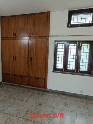 Room in 2 BHK Builder Floor at Gms Road – for Rent