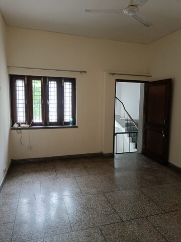 Room in 2 BHK Builder Floor at Gms Road – for Rent