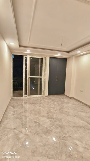 Room in 3 BHK Apartment at Vasant Kunj – for Sale