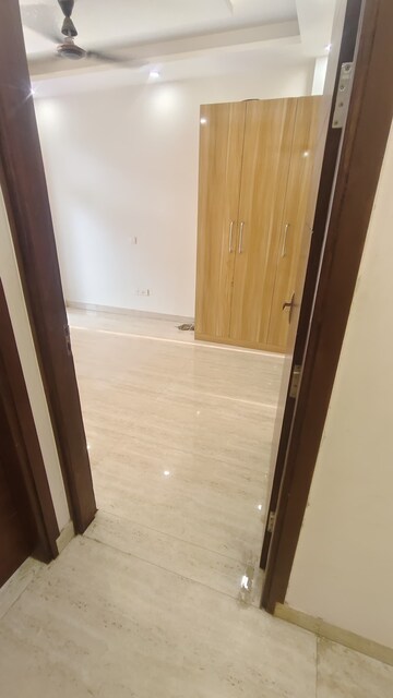 Room in 3 BHK Builder Floor at Sector 57 – for Rent