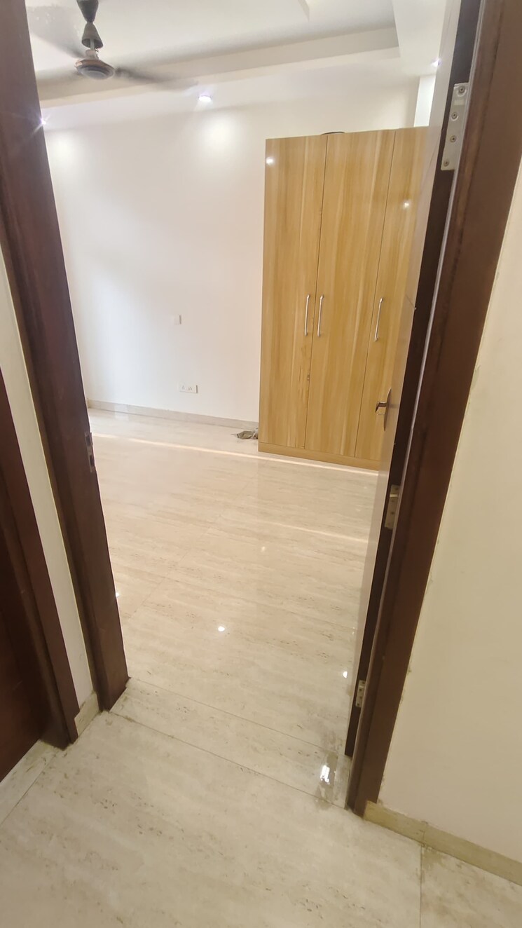 Room, sector 57 3 Bedroom 204 Sq.Yd. Builder Floor In Sector 57 Gurgaon 8935851