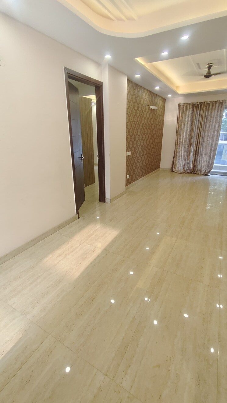 Room, sector 57 3 Bedroom 204 Sq.Yd. Builder Floor In Sector 57 Gurgaon 8935851