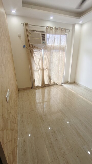 Room in 3 BHK Builder Floor at Sector 57 – for Rent