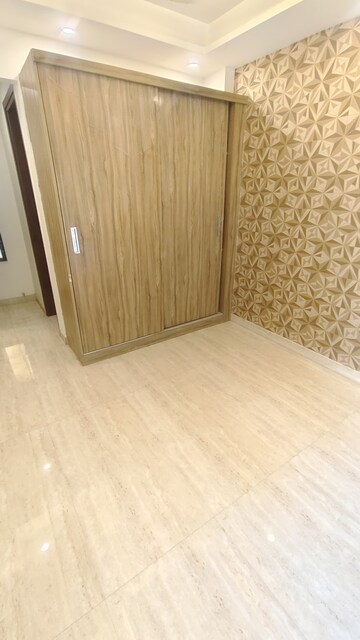 Room in 3 BHK Builder Floor at Sector 57 – for Rent