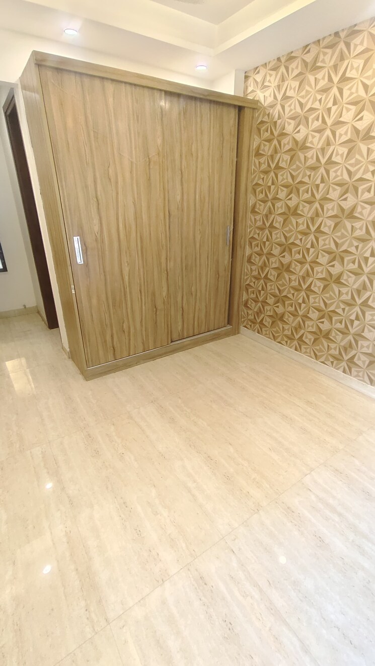 Room, sector 57 3 Bedroom 204 Sq.Yd. Builder Floor In Sector 57 Gurgaon 8935851