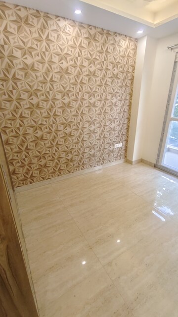 Room in 3 BHK Builder Floor at Sector 57 – for Rent