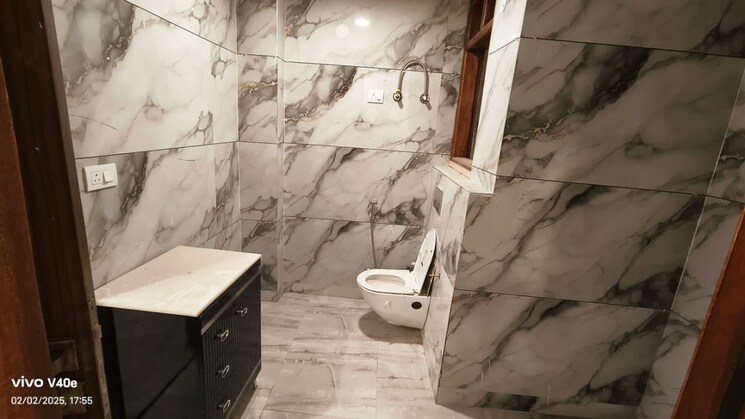 Bathroom, vasant kunj 3 Bedroom 1400 Sq.Ft. Apartment In Vasant Kunj Delhi 8935925