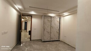 Room in 3 BHK Apartment at Vasant Kunj – for Sale